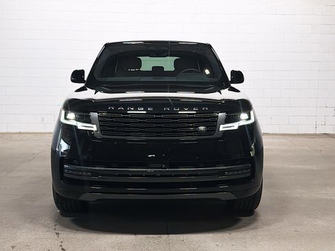 Used 2025 Land Rover Range Rover SE image 9