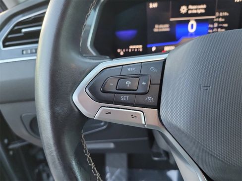 Certified 2022 Volkswagen Tiguan SE image 18