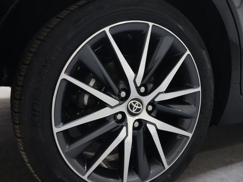 Used 2024 Toyota Camry XLE FWD image 32