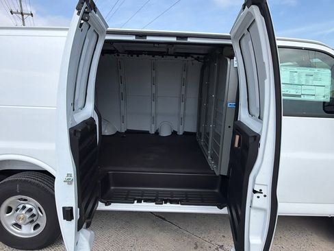 New 2025 Chevrolet Express 2500 w/ Driver Convenience Package image 17