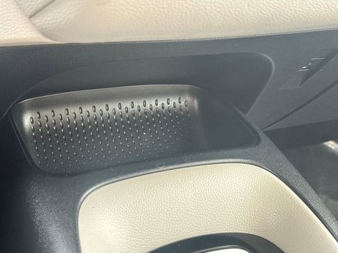 Used 2020 Toyota Corolla LE image 23