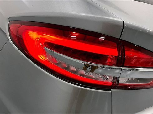 Used 2020 Ford Fusion SE FWD image 35