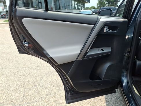 Used 2018 Toyota RAV4 XLE AWD/4WD image 21