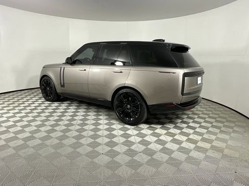 Certified 2023 Land Rover Range Rover SE image 3