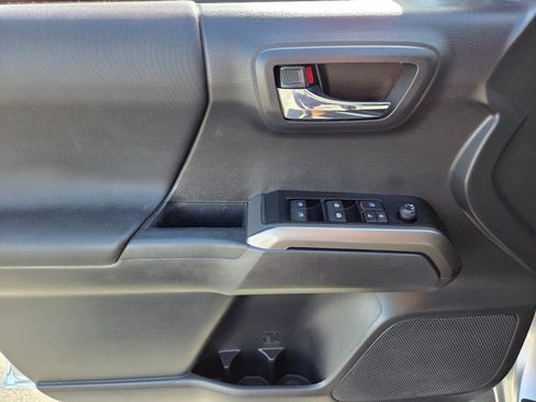 Used 2023 Toyota Tacoma TRD Off-Road w/ Technology Package AWD/4WD image 17