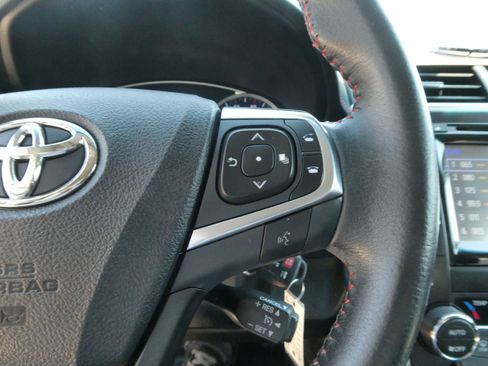 Used 2017 Toyota Camry XSE FWD image 19
