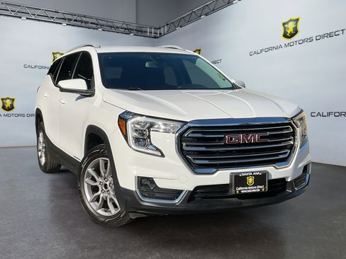 Used 2022 GMC Terrain SLT image 3