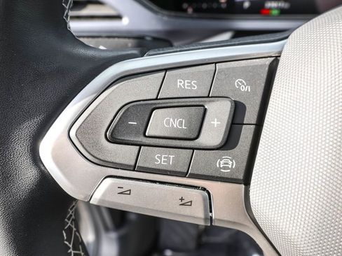 Certified 2022 Volkswagen Taos SE image 20