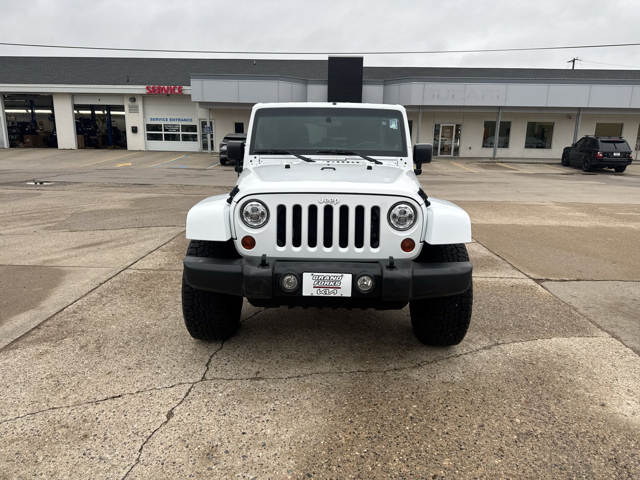 Used 2012 Jeep Wrangler Unlimited Sahara w/ Connectivity Group AWD/4WD image 3