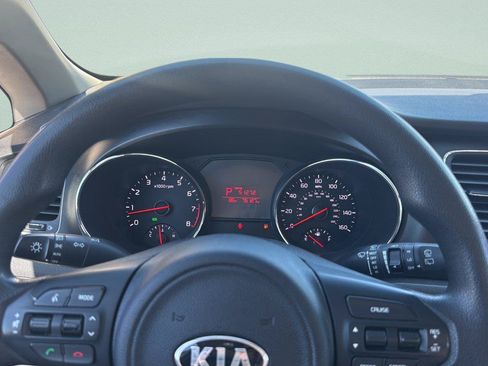 Used 2018 Kia Sedona L FWD image 18