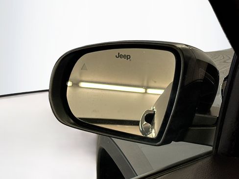 Used 2022 Jeep Compass Limited image 16