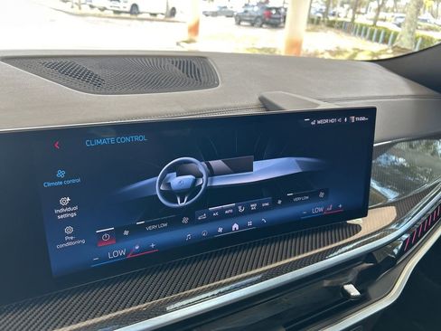 Used 2024 BMW X6 M60i w/ Climate Comfort Package image 7