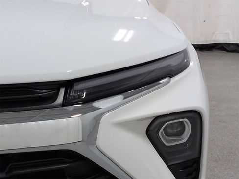 Used 2025 Chevrolet TrailBlazer LT image 11