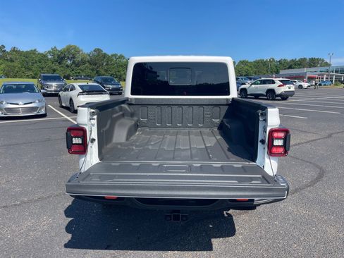 Used 2024 Jeep Gladiator Mojave AWD/4WD image 16