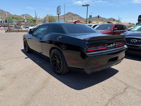 Used 2015 Dodge Challenger SRT Hellcat RWD image 7