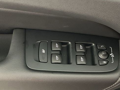 Certified 2025 Volvo XC60 B5 Core w/ Climate Package image 17