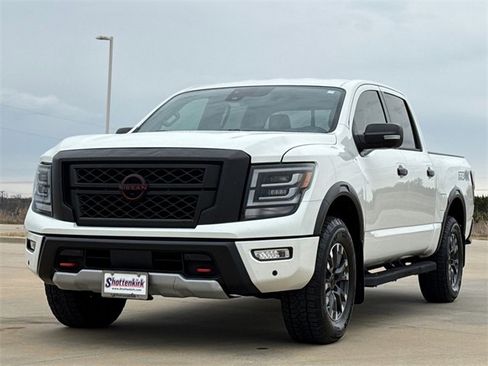 Used 2023 Nissan Titan PRO-4X w/ Pro-4x Convenience Package image 3