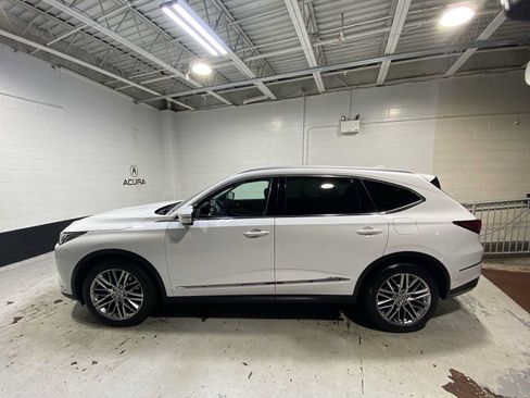 Used 2023 Acura MDX SH-AWD w/ Advance Package image 3