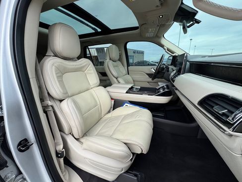 Used 2018 Lincoln Navigator Reserve w/ Technology Package image 60