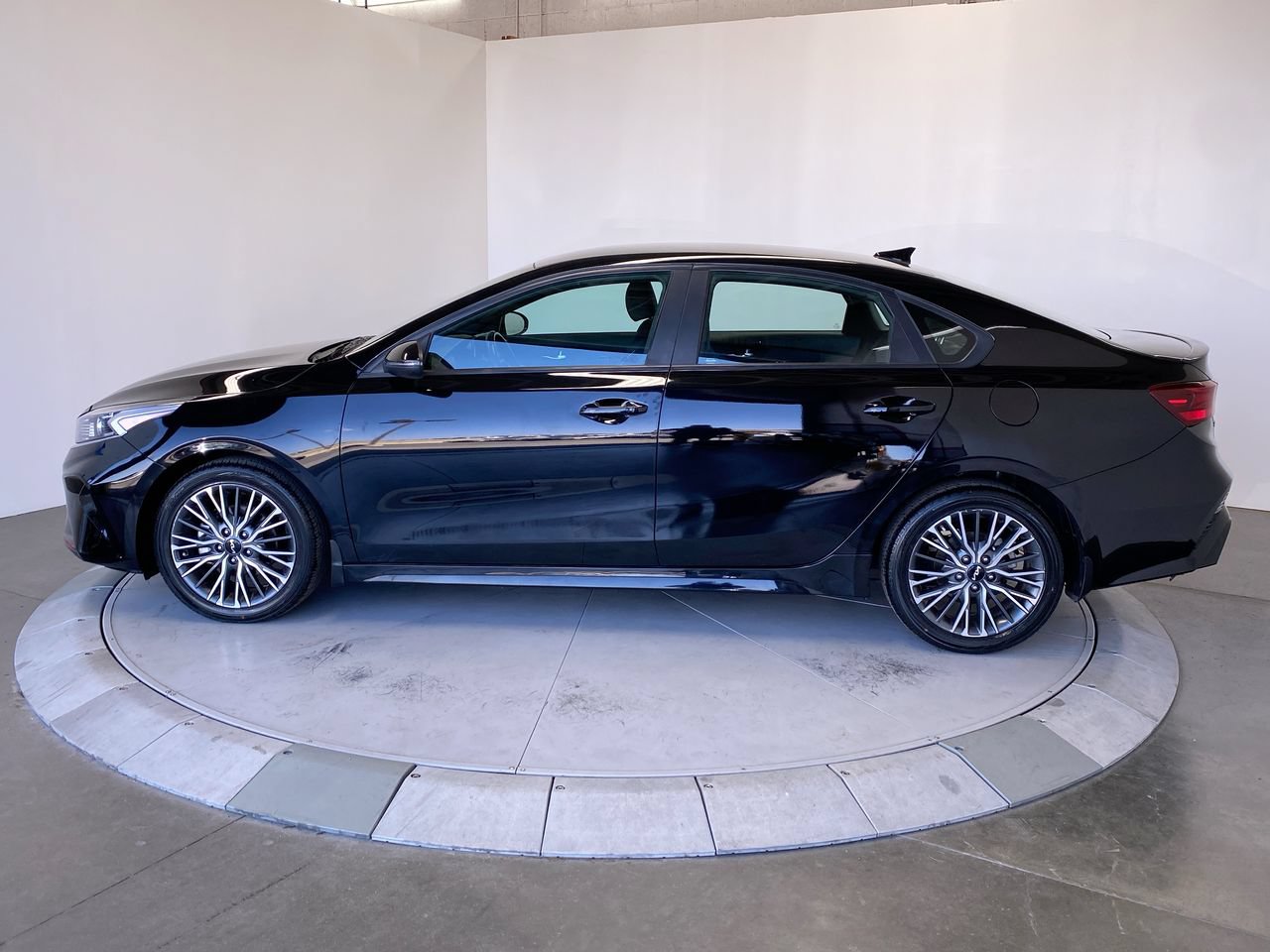 Certified 2023 Kia Forte GT-Line FWD image 2