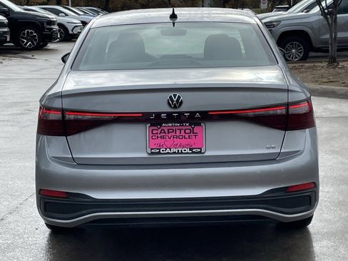 Used 2025 Volkswagen Jetta SE image 5