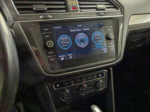 Used 2018 Volkswagen Tiguan SE w/ Panoramic Sunroof Package image 15