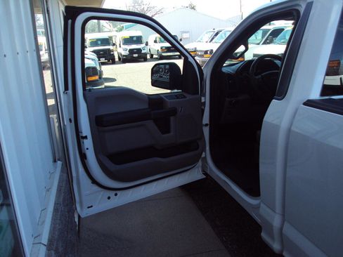 Used 2017 Ford F150 XL w/ Equipment Group 101A Mid AWD/4WD image 12