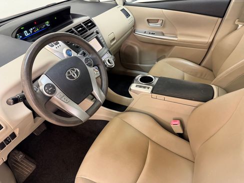 Used 2012 Toyota Prius V Five image 4