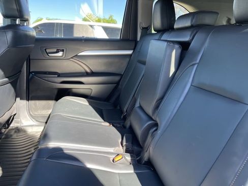 Used 2019 Toyota Highlander XLE image 10