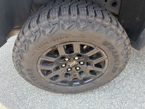 Used 2024 Chevrolet Colorado Trail Boss AWD/4WD image 9