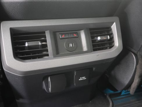 Used 2023 Ford F350 Lariat image 37