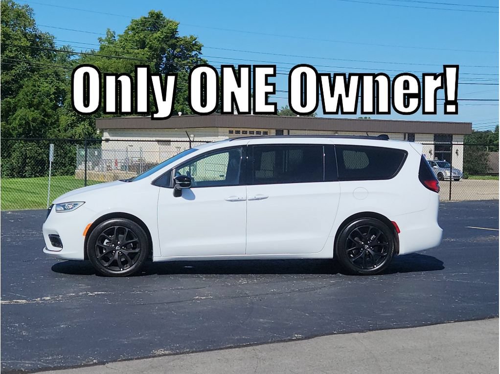 Used 2025 Chrysler Pacifica Limited FWD image 2