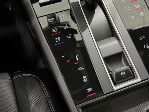 New 2026 Porsche Macan GTS image 42