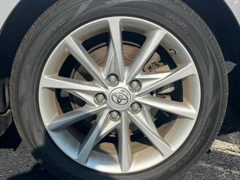 Used 2013 Toyota Prius V Five FWD image 3