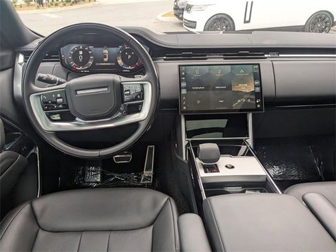 Used 2024 Land Rover Range Rover Long Wheelbase SE image 13