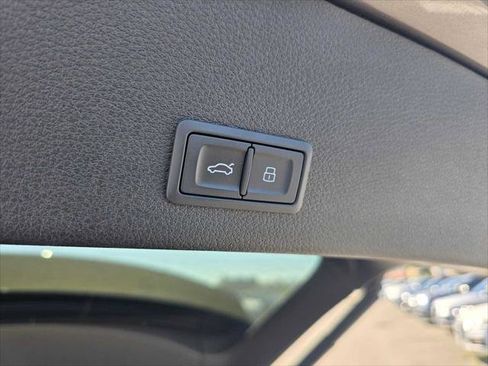 Used 2023 Audi e-tron Premium w/ Convenience Plus Package image 18