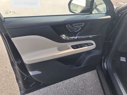 New 2026 Lincoln Corsair Premiere image 11