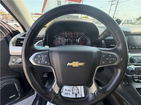 Used 2018 Chevrolet Suburban LT w/ Luxury Package RWD image 34