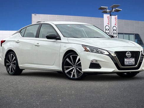 Used 2022 Nissan Altima 2.5 SR image 2