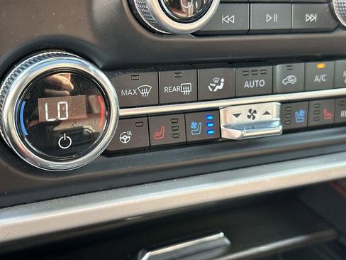 Used 2022 Ford Expedition Limited image 38