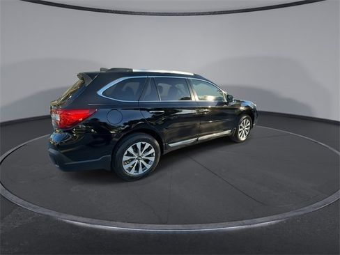 Used 2018 Subaru Outback 2.5i Touring image 8