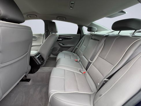 Used 2018 Chevrolet Impala Premier w/ Premier Confidence Package FWD image 17