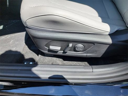 New 2025 Hyundai Elantra Limited image 17