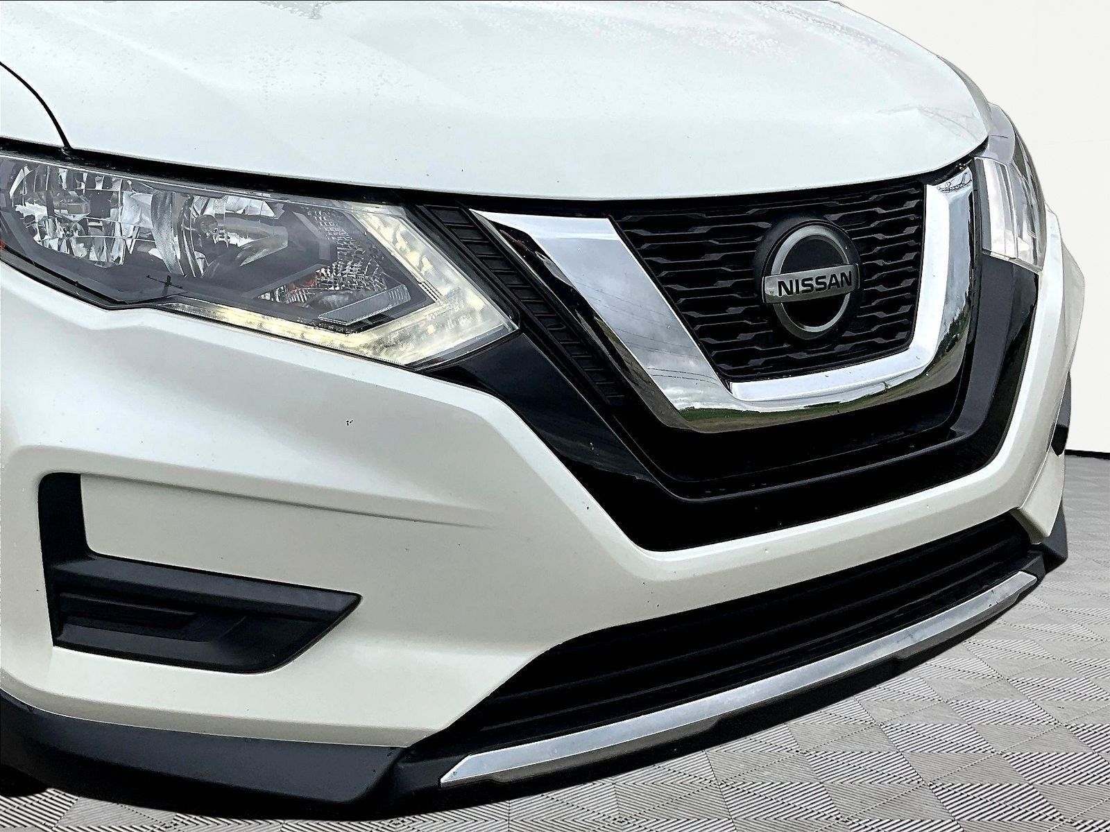 Used 2019 Nissan Rogue SV w/ Premium Package FWD image 33