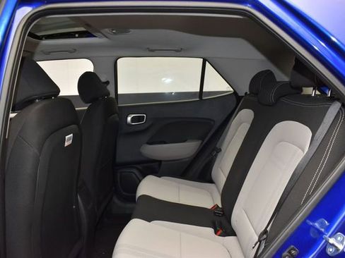 Used 2023 Hyundai Venue SEL FWD image 10