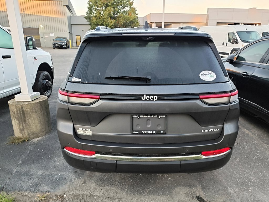 Used 2024 Jeep Grand Cherokee Limited w/ Luxury Tech Group II AWD/4WD image 4
