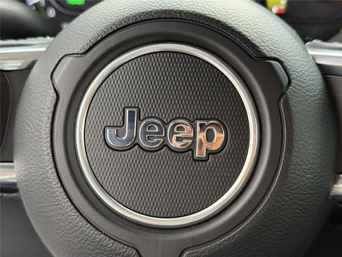 Used 2025 Jeep Wrangler Unlimited Sahara AWD/4WD image 23