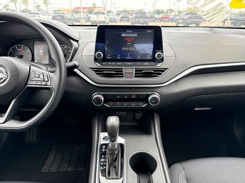 Used 2025 Nissan Altima 2.5 S FWD image 17