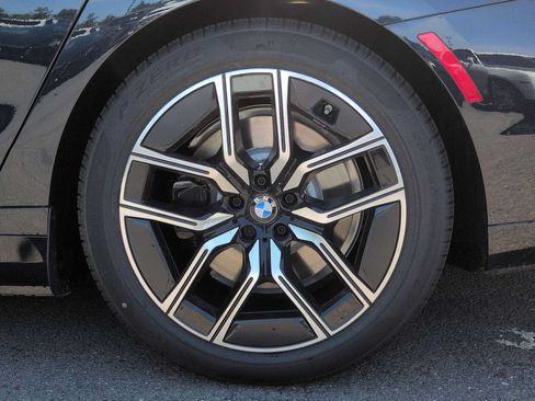 Used 2026 BMW i7 xDrive60 w/ M Sport Package RWD image 14