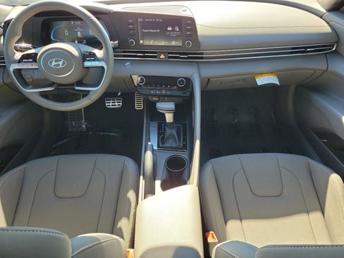 Used 2025 Hyundai Elantra Sport image 13